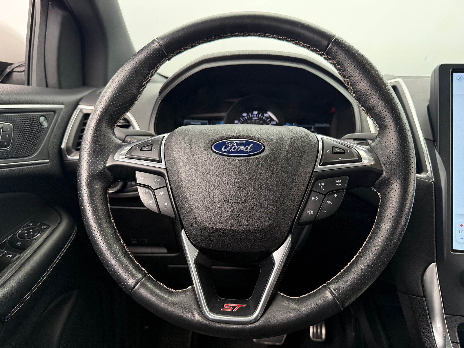 Thumbnail: 2022 Ford Edge - 4