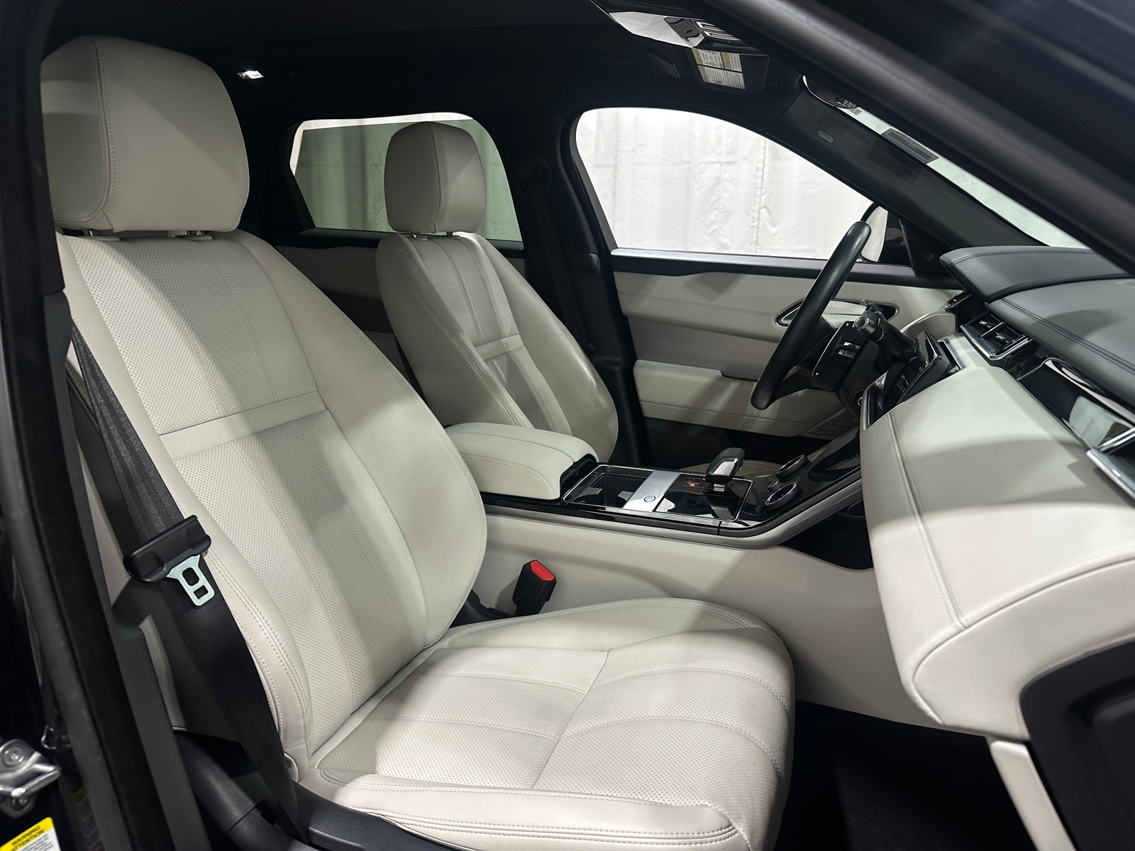Thumbnail: 2022 Land Rover Range Rover Velar - 2