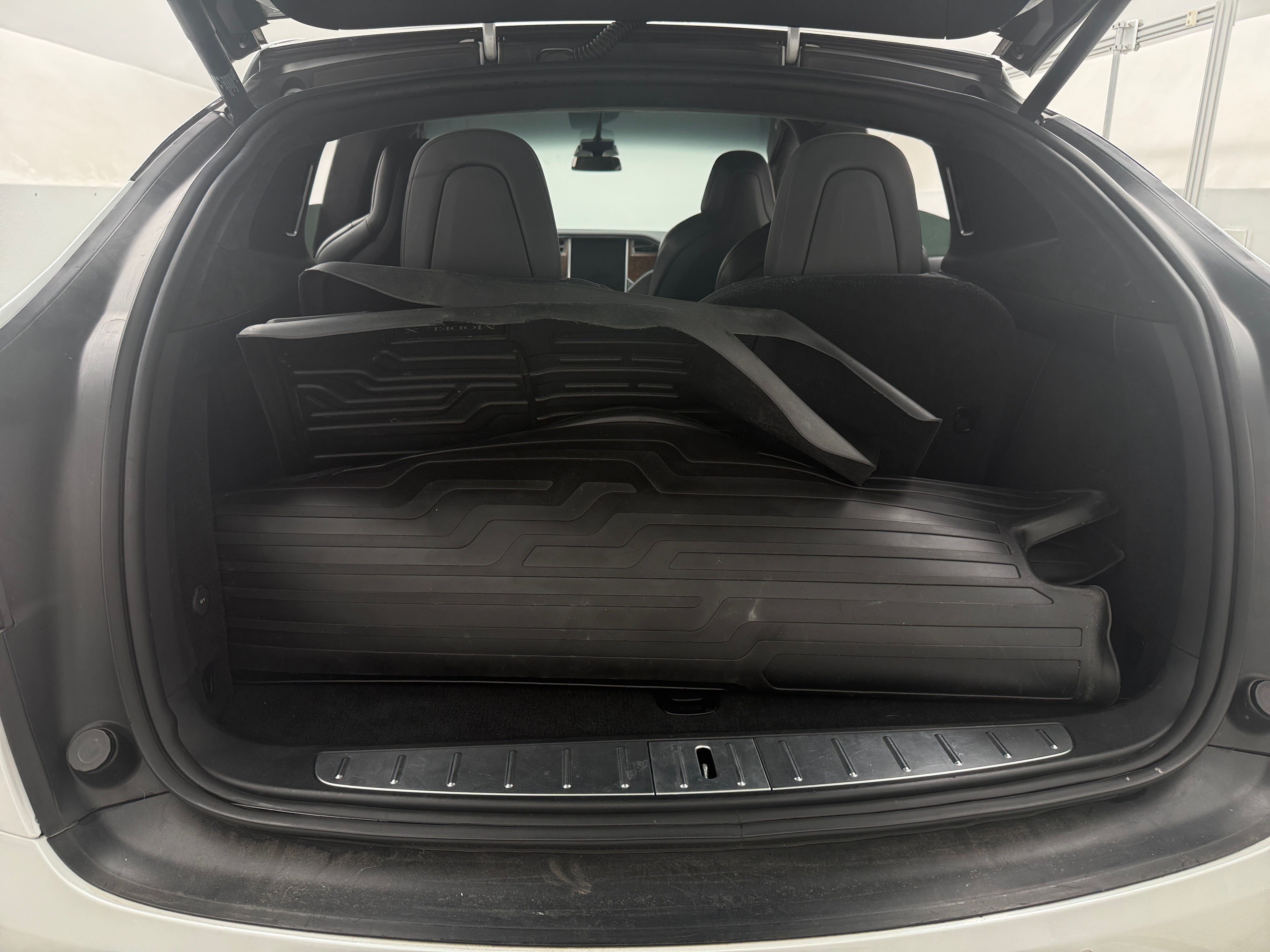 Used 2018 Tesla Model X 100D with VIN 5YJXCBE20JF087106 for sale in Auburn, WA