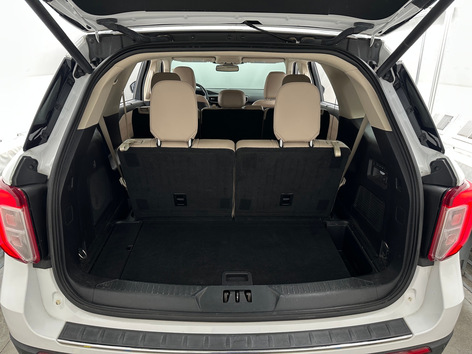 Thumbnail: 2020 Ford Explorer - 6