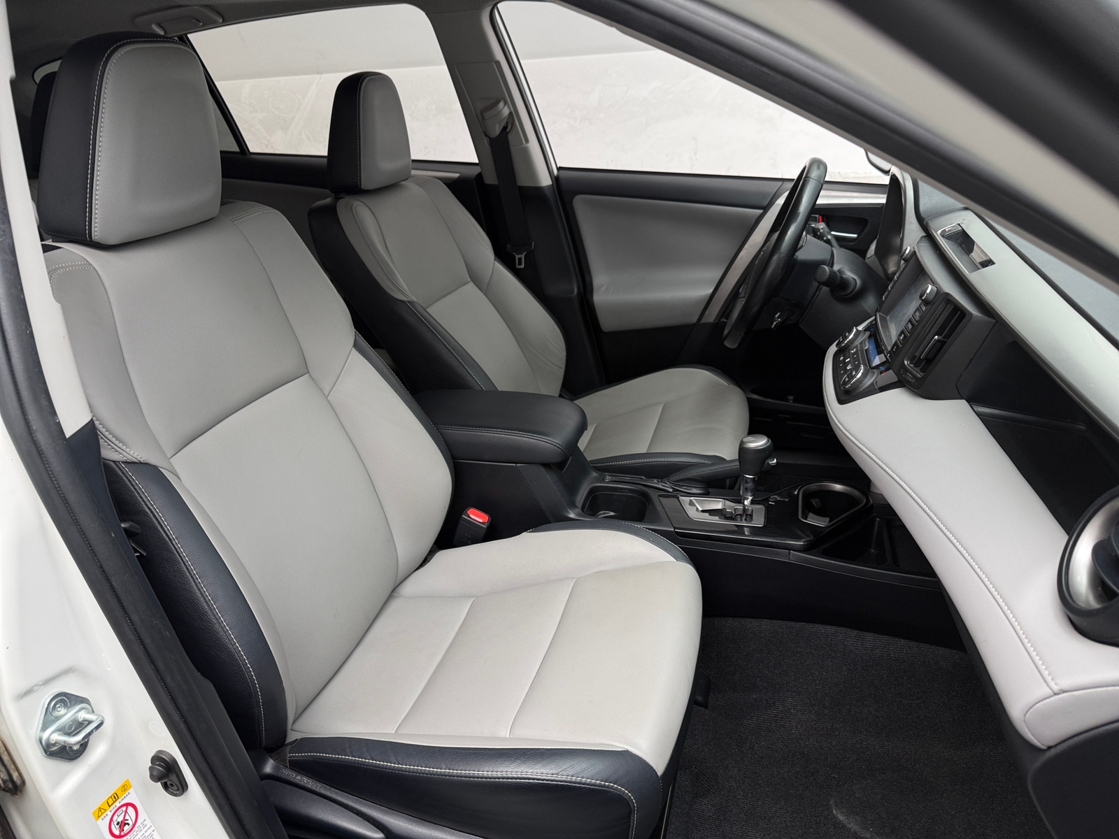 Thumbnail: 2017 Toyota RAV4 - 2