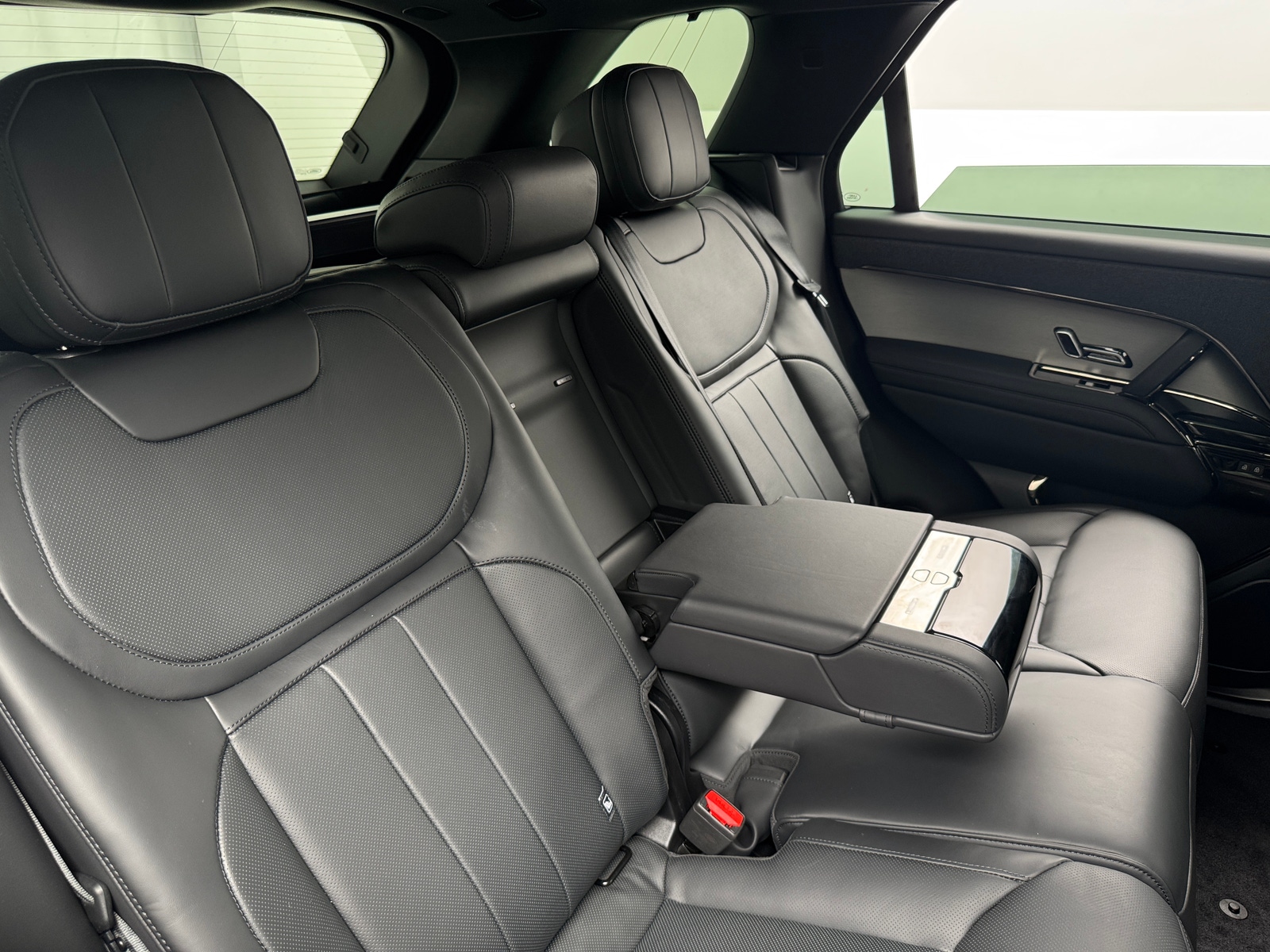 Thumbnail: 2026 Land Rover Range Rover Sport - 6