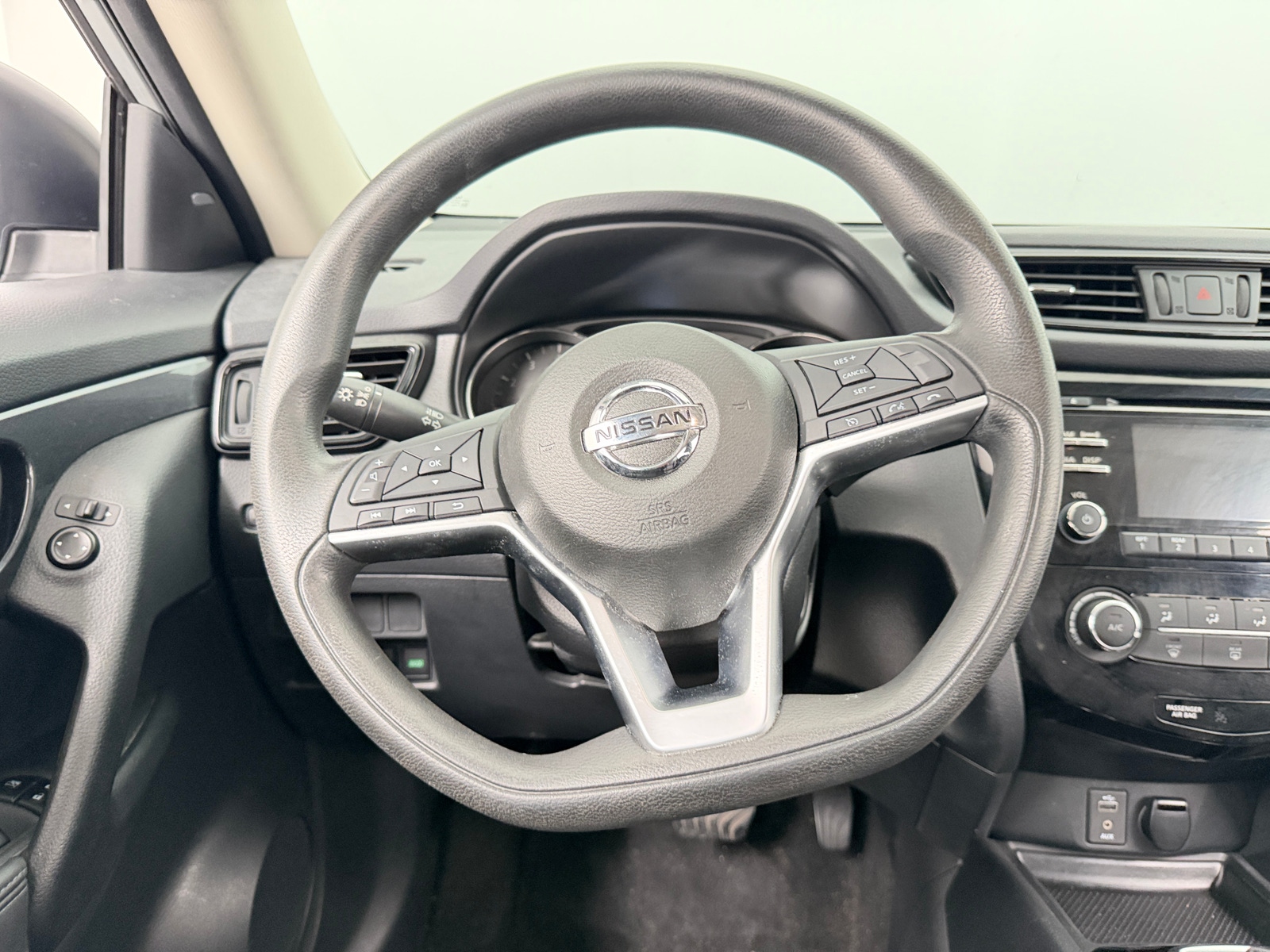 Thumbnail: 2017 Nissan Rogue - 5