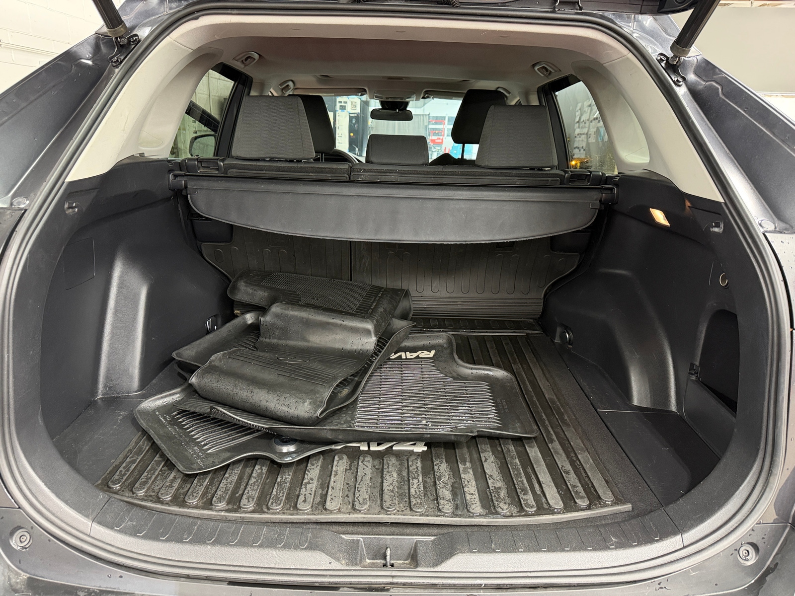 Thumbnail: 2019 Toyota RAV4 - 7