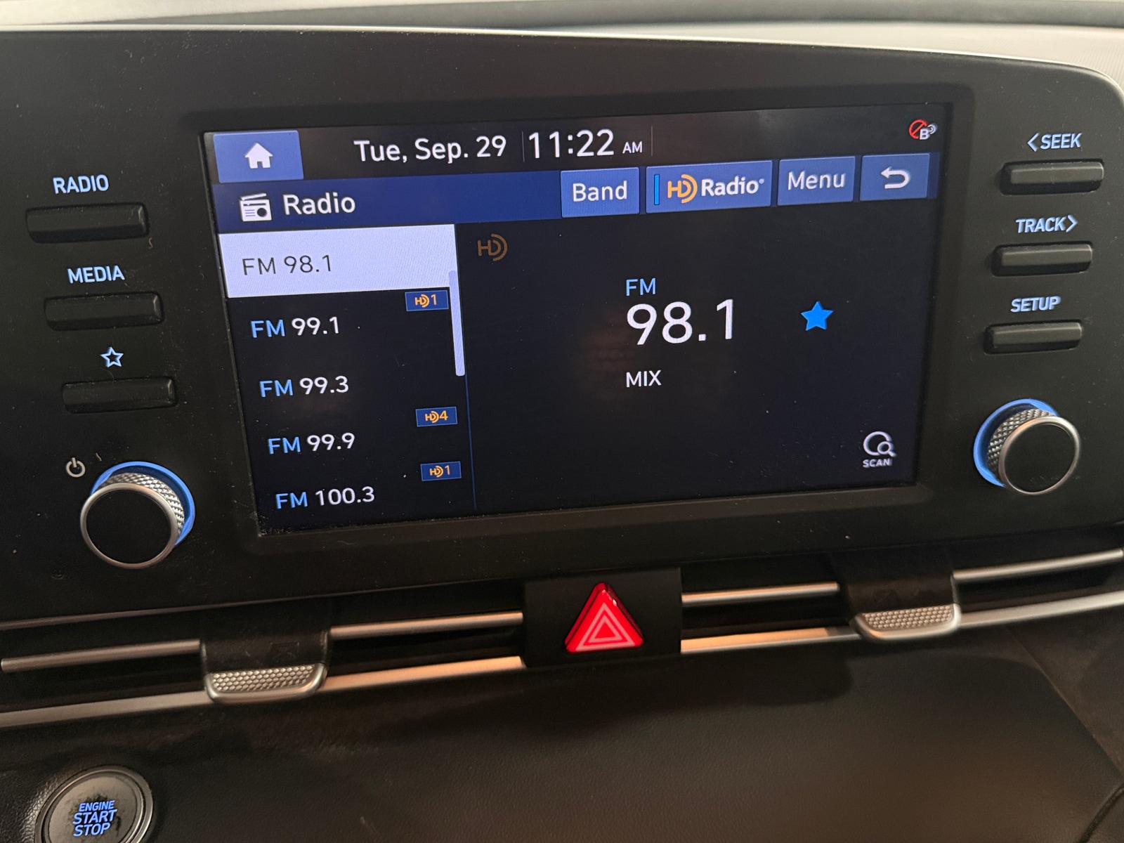Thumbnail: 2023 Hyundai Elantra - 4