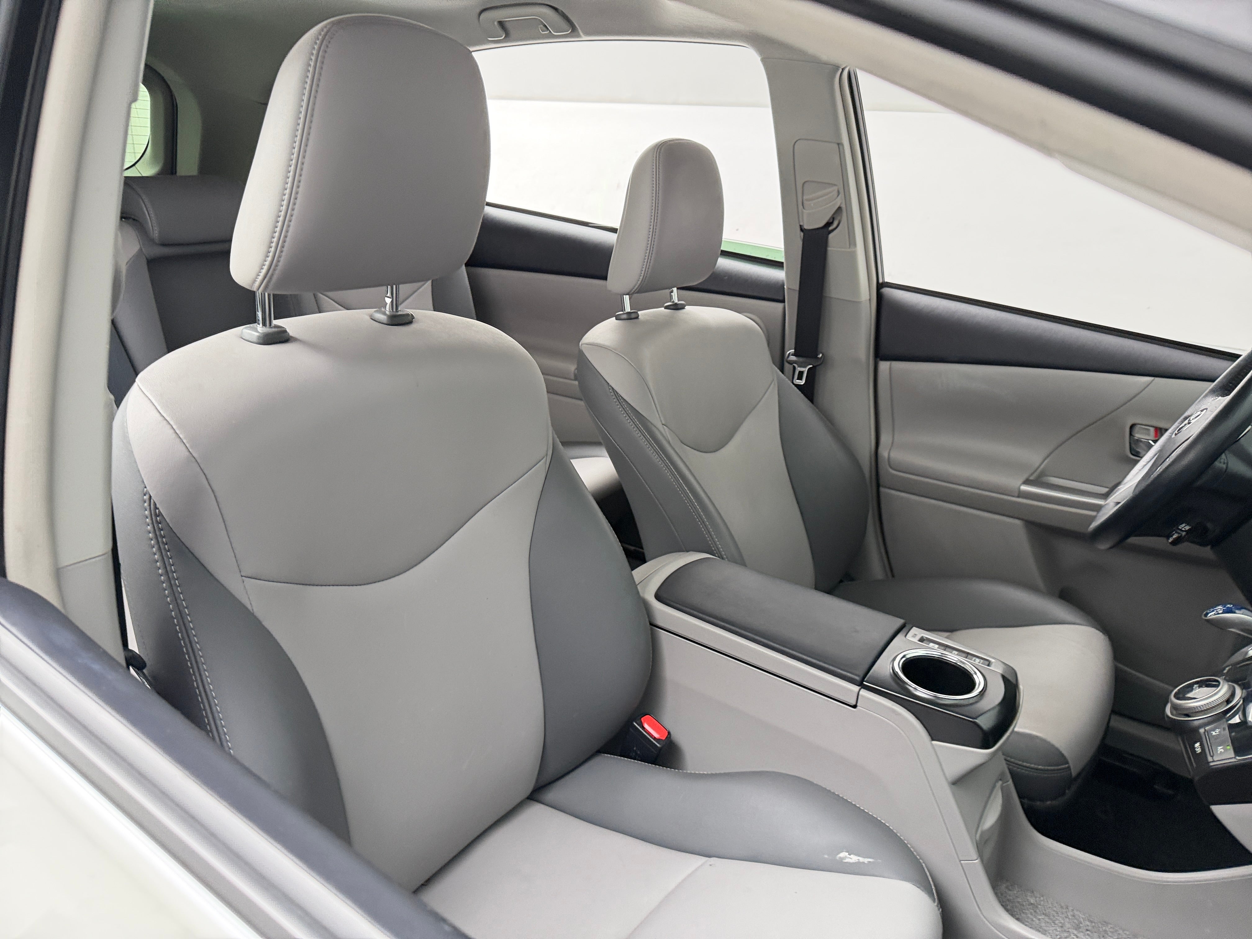 2016 Toyota Prius v
