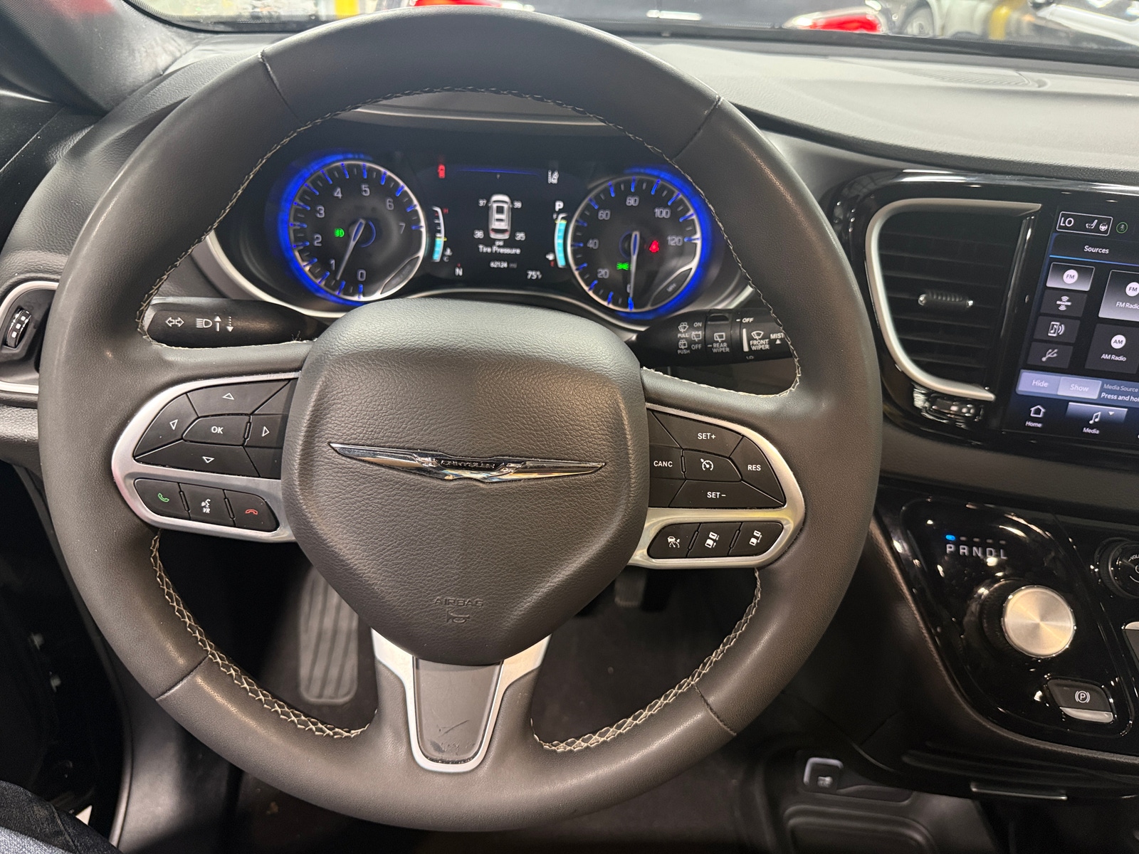 Thumbnail: 2025 Chrysler Pacifica - 4