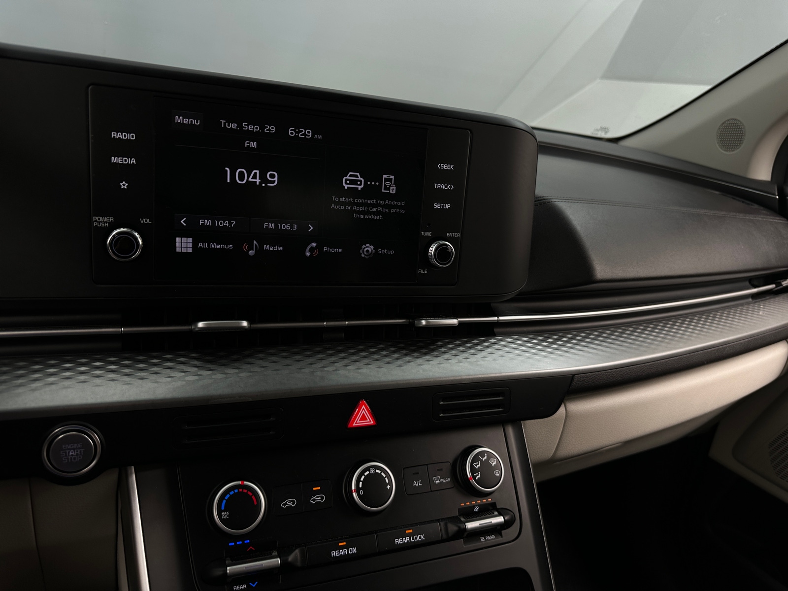 Thumbnail: 2023 Kia Carnival - 3