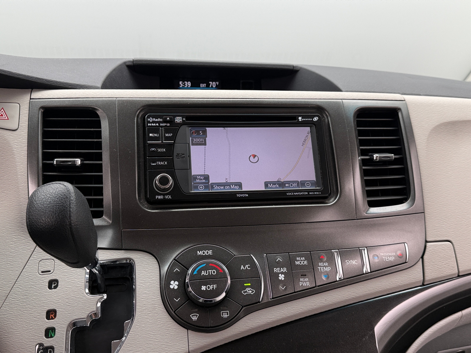 Thumbnail: 2014 Toyota Sienna - 4