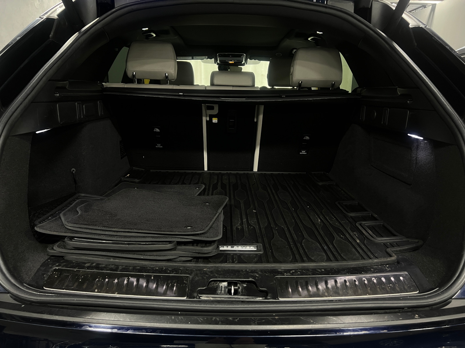 Thumbnail: 2022 Land Rover Range Rover Velar - 6