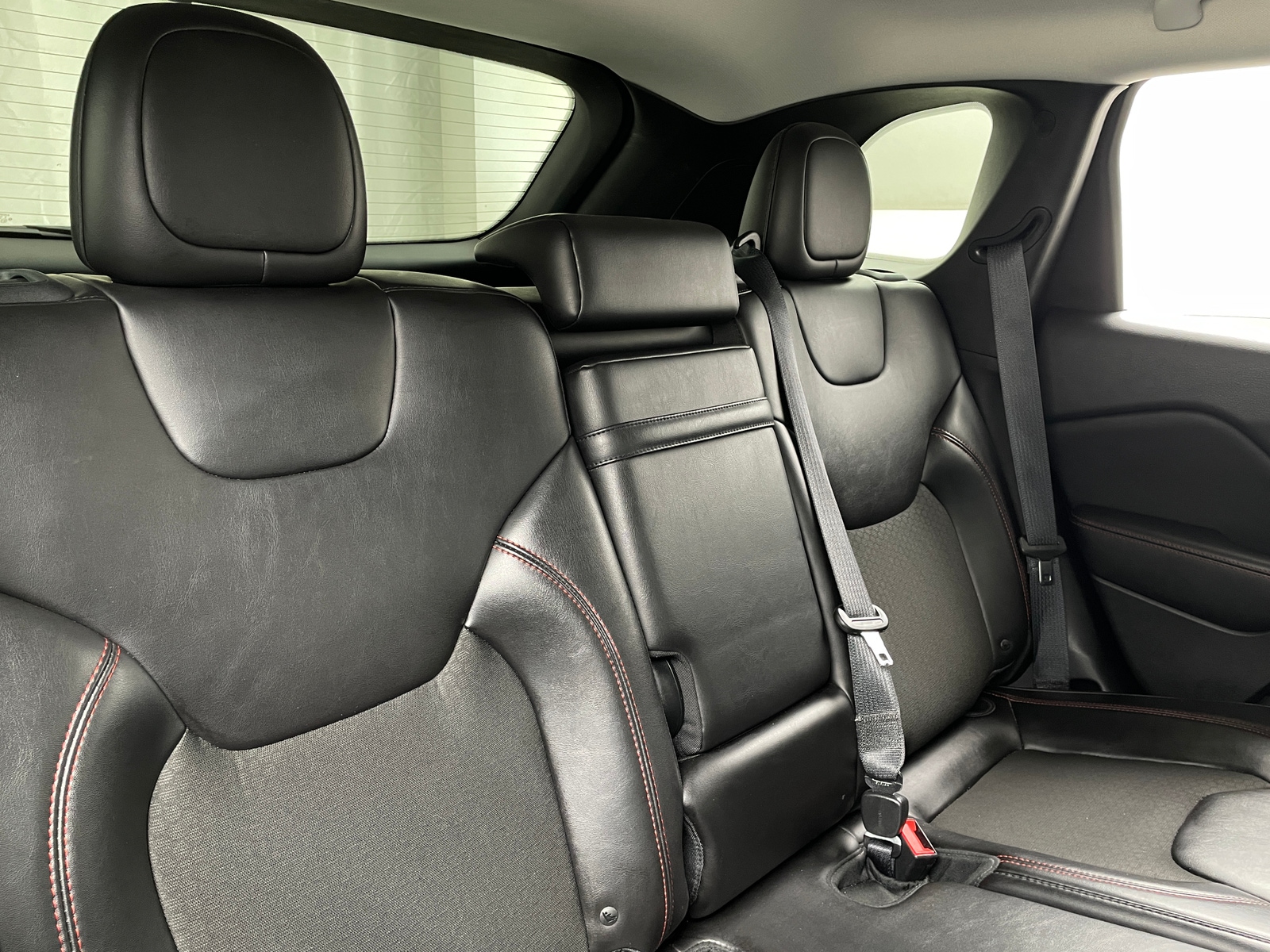 Thumbnail: 2019 Jeep Cherokee - 6