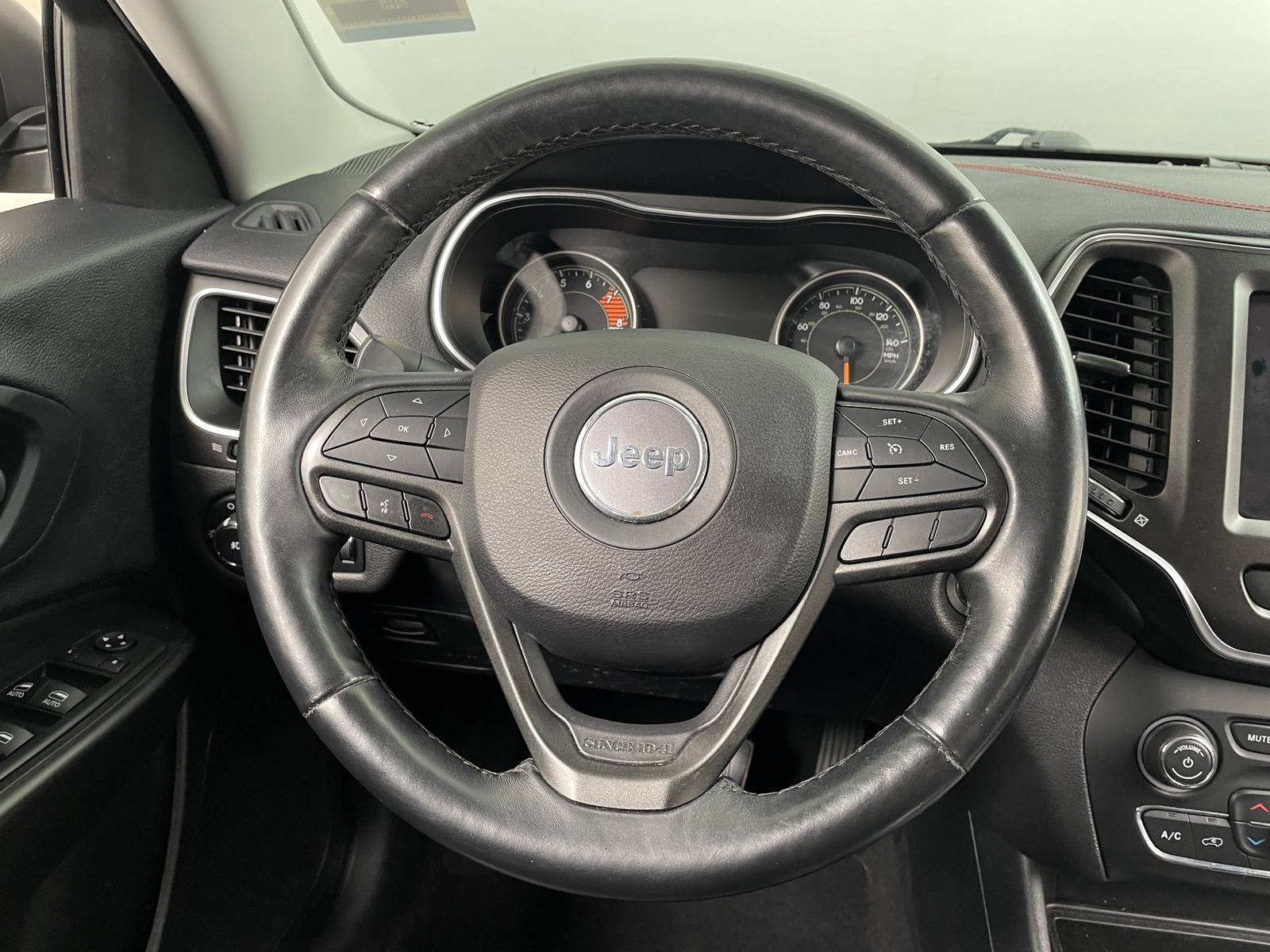 Thumbnail: 2019 Jeep Cherokee - 5