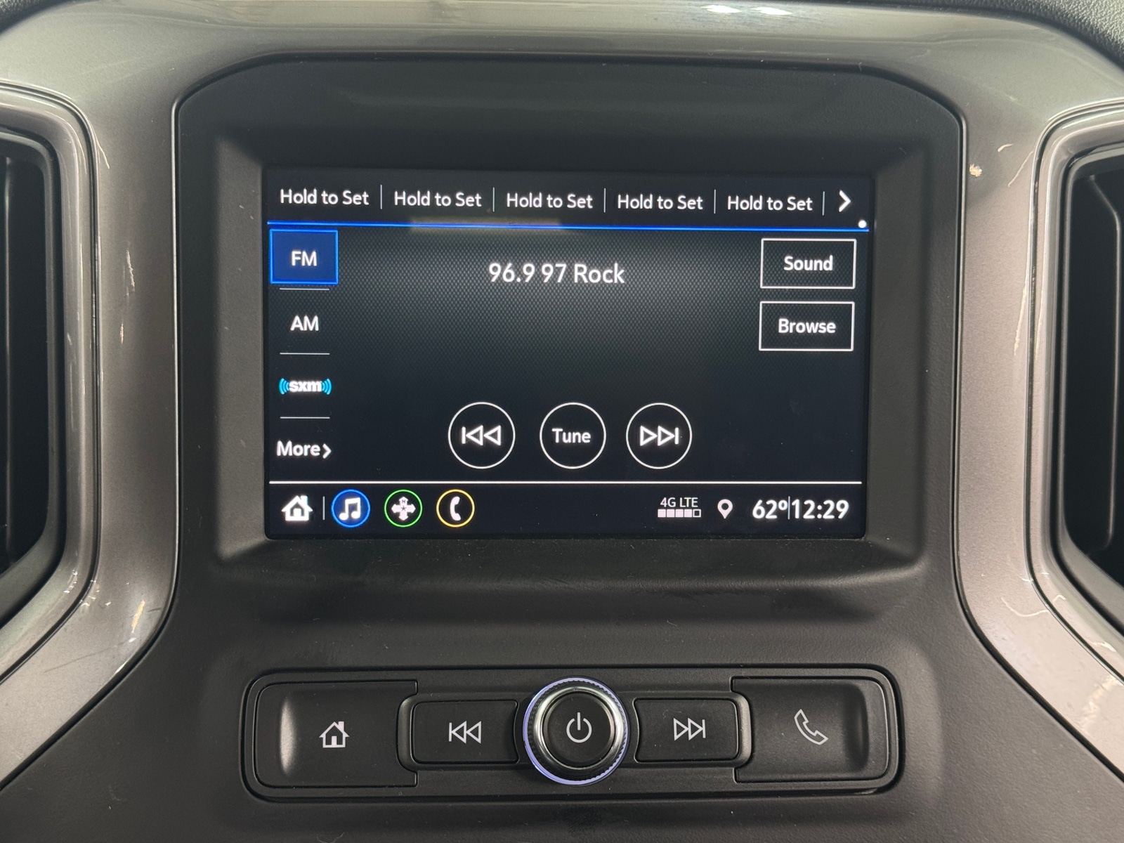 Thumbnail: 2021 Chevrolet Silverado 1500 - 4