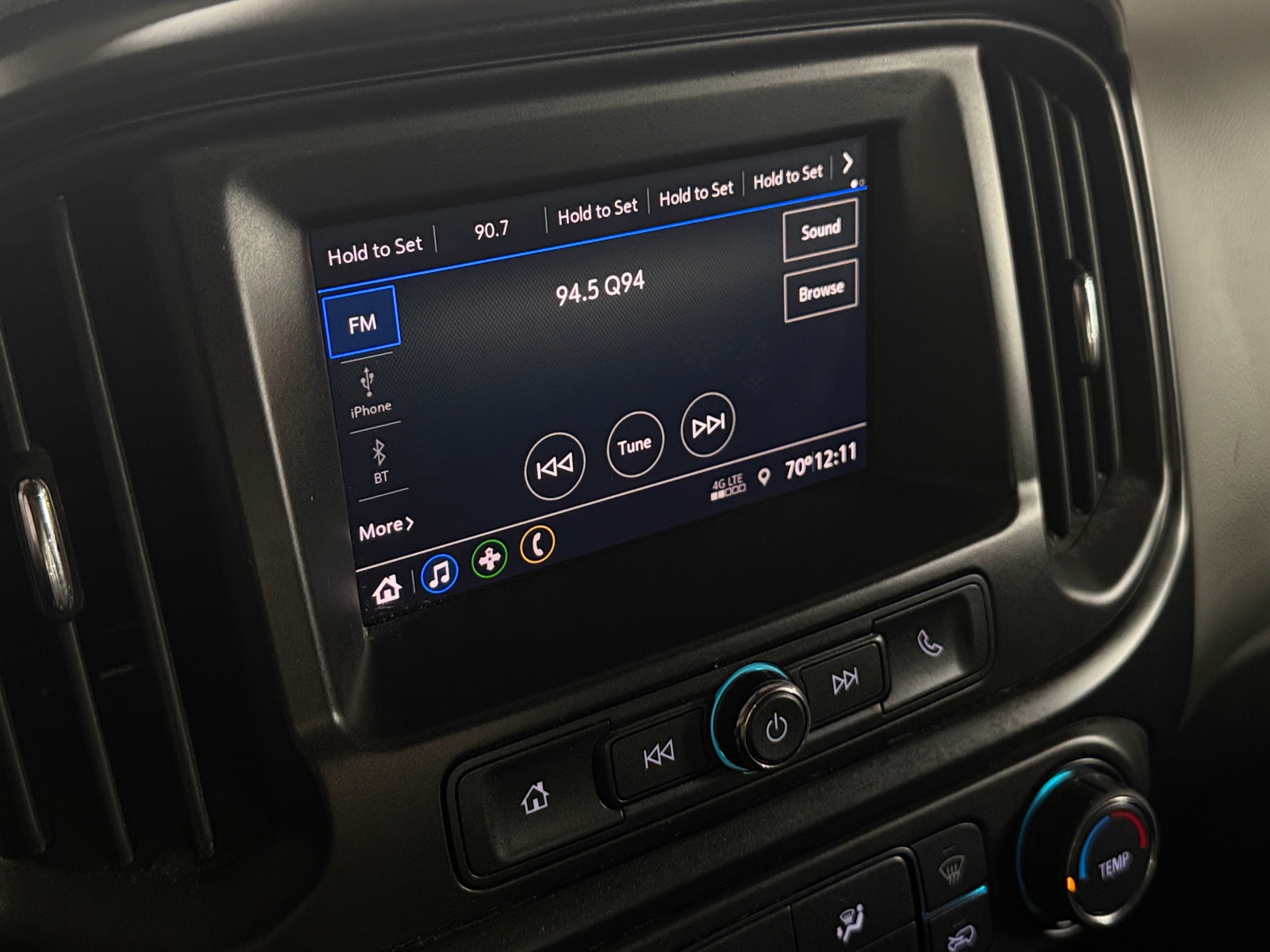 Thumbnail: 2022 Chevrolet Colorado - 3