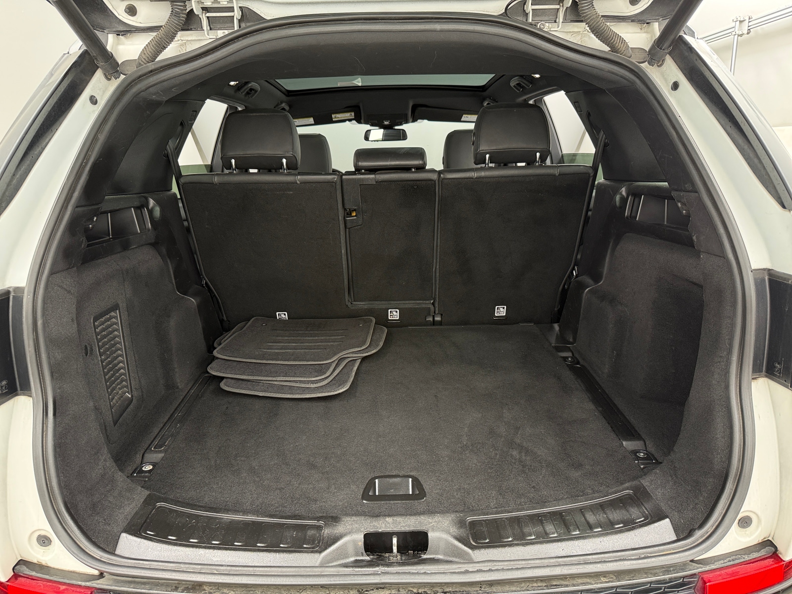 Thumbnail: 2018 Land Rover Discovery Sport - 7