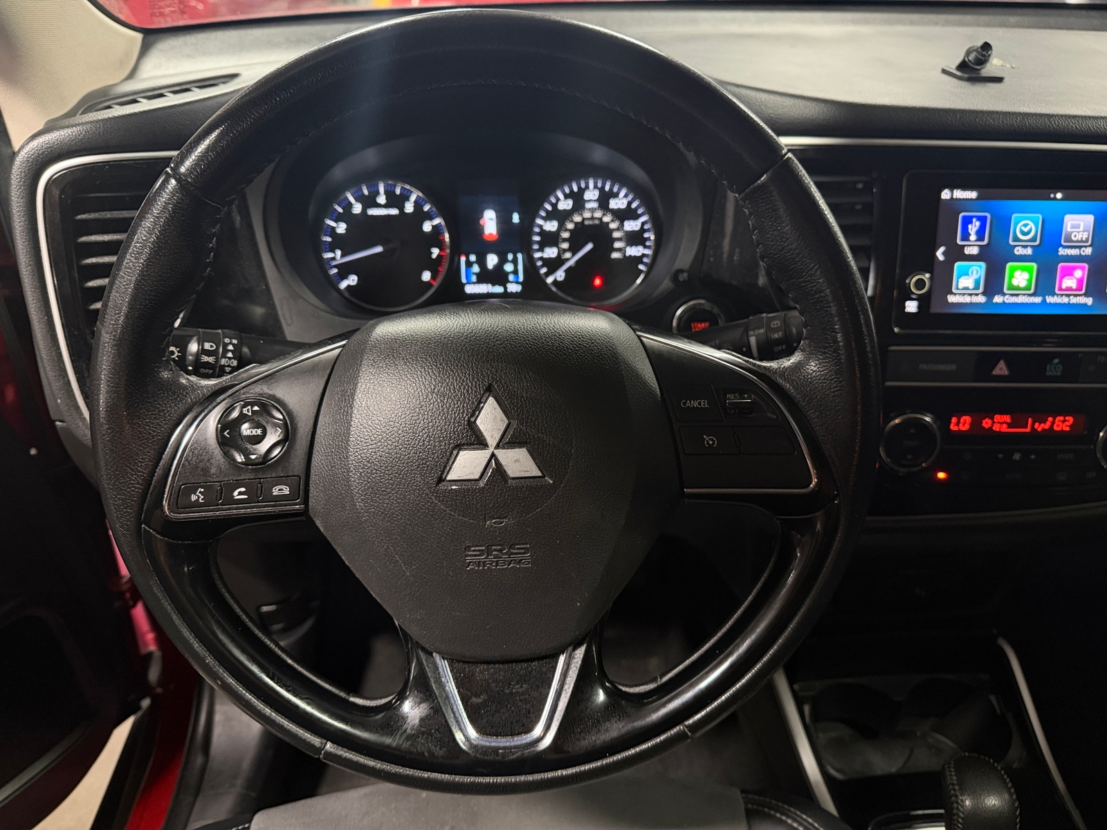 Thumbnail: 2019 Mitsubishi Outlander - 5