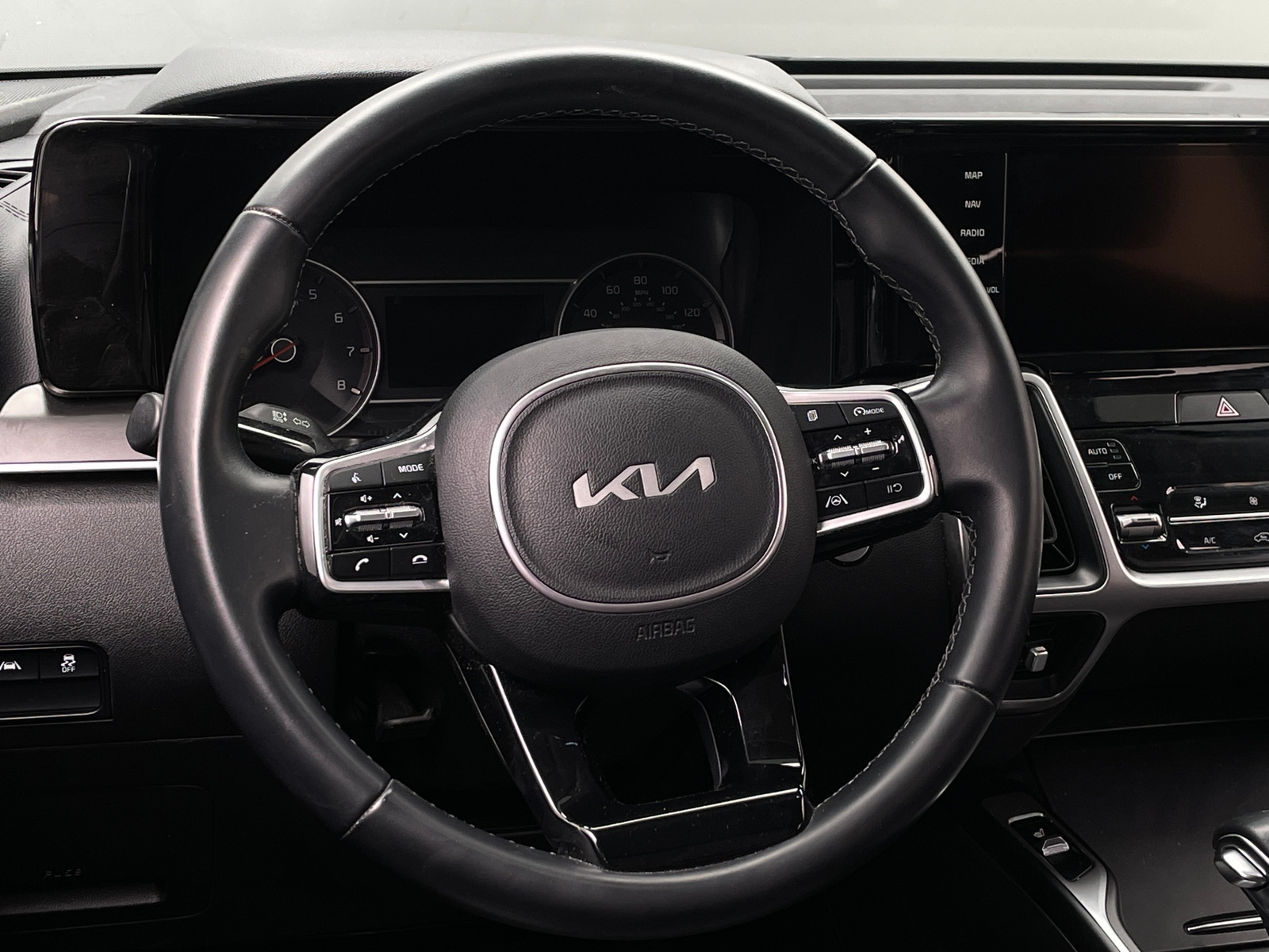 Thumbnail: 2022 Kia Sorento - 4