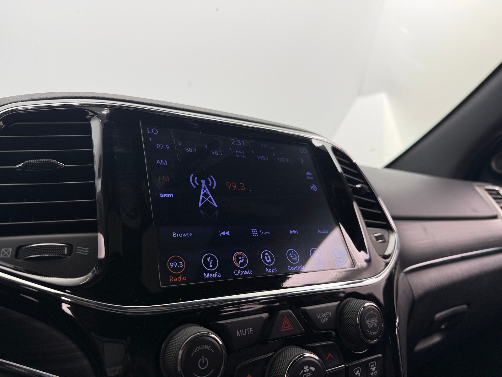 Thumbnail: 2019 Jeep Grand Cherokee - 3