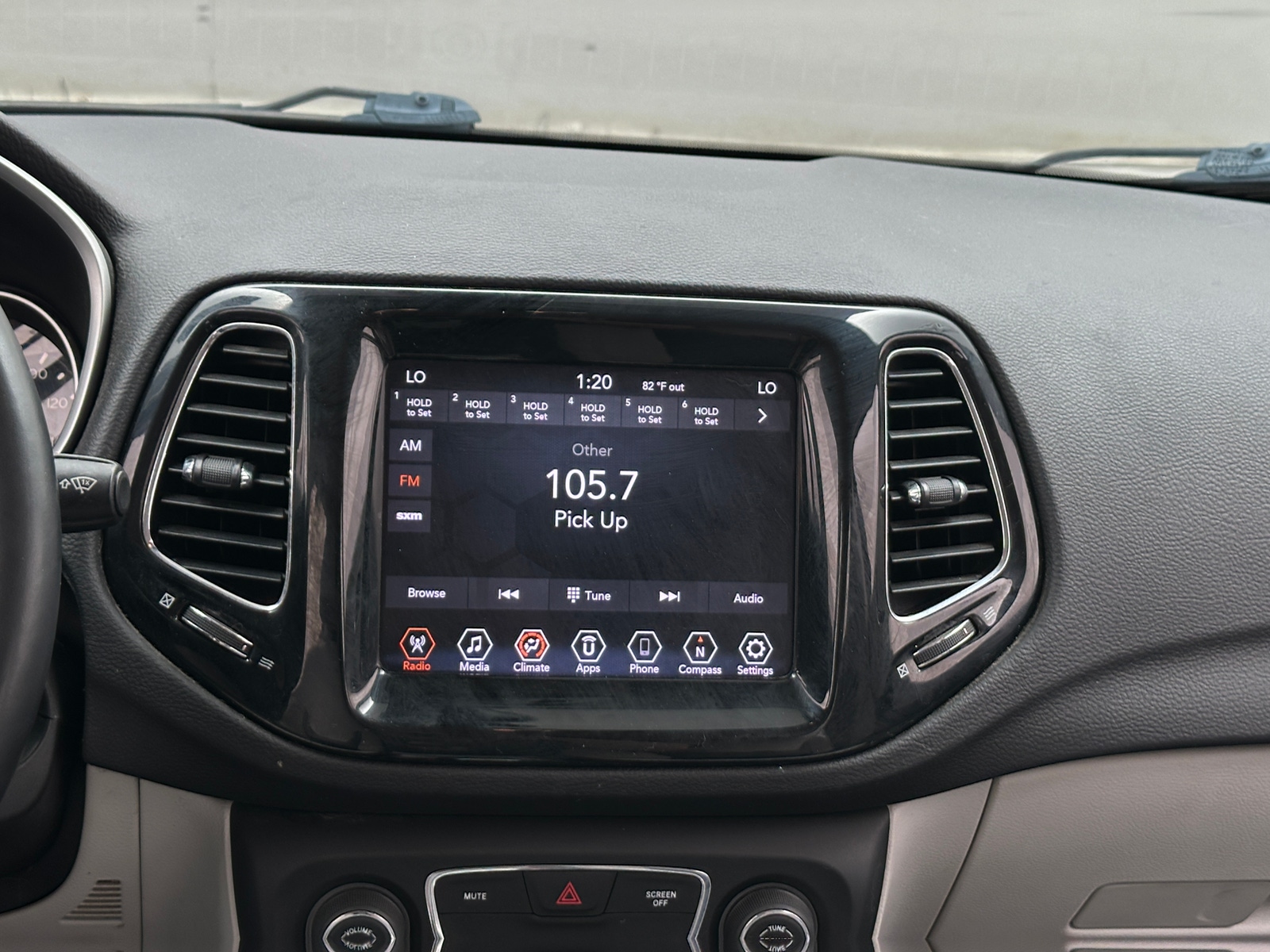 Thumbnail: 2018 Jeep Compass - 3