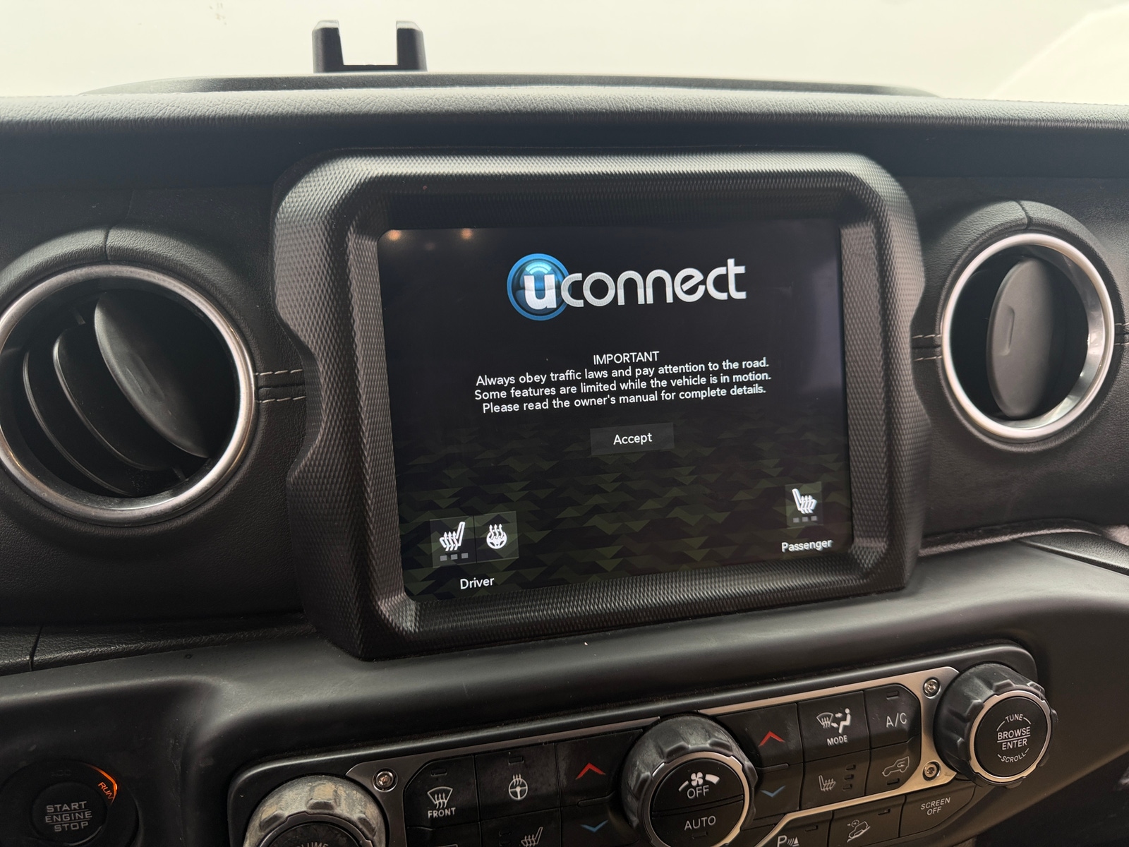 Thumbnail: 2019 Jeep Wrangler - 3