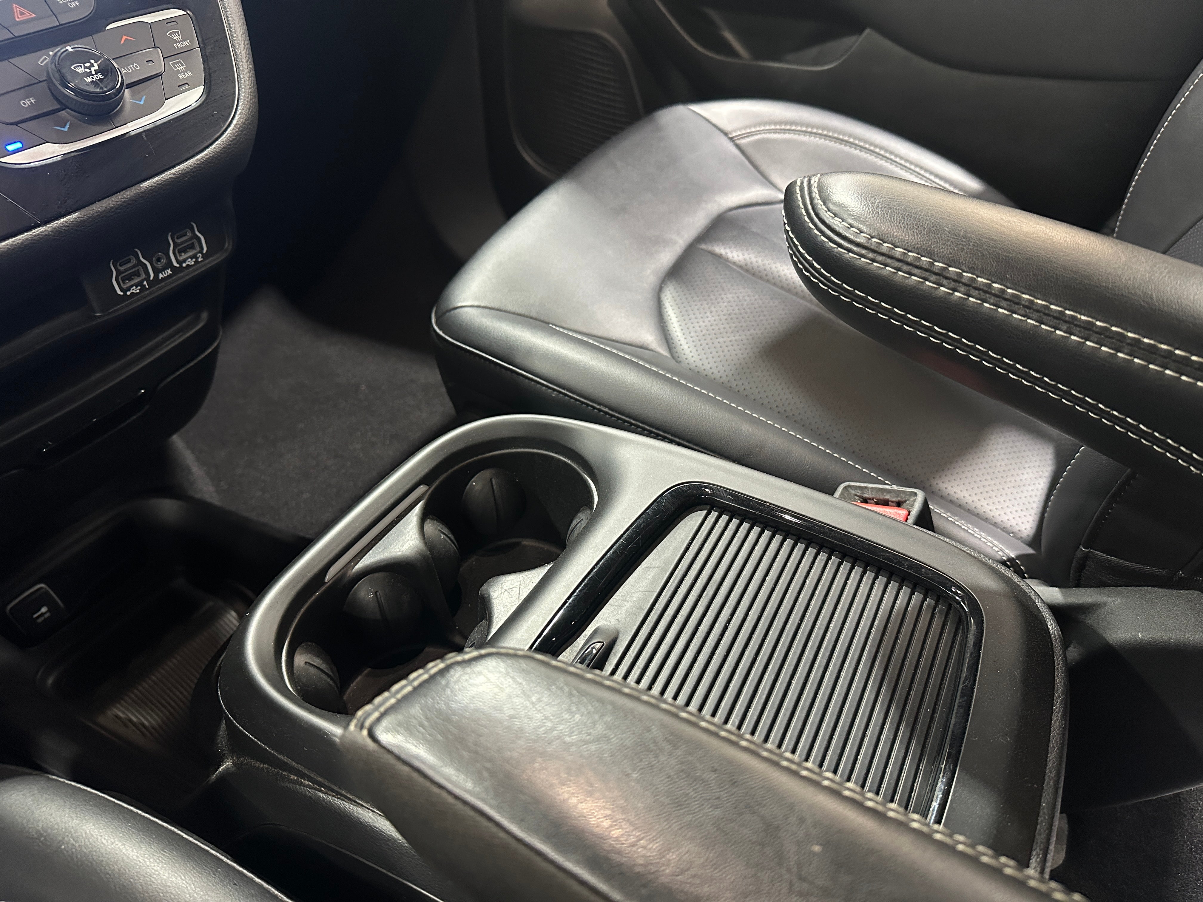 2024 Chrysler Pacifica PHEV Select