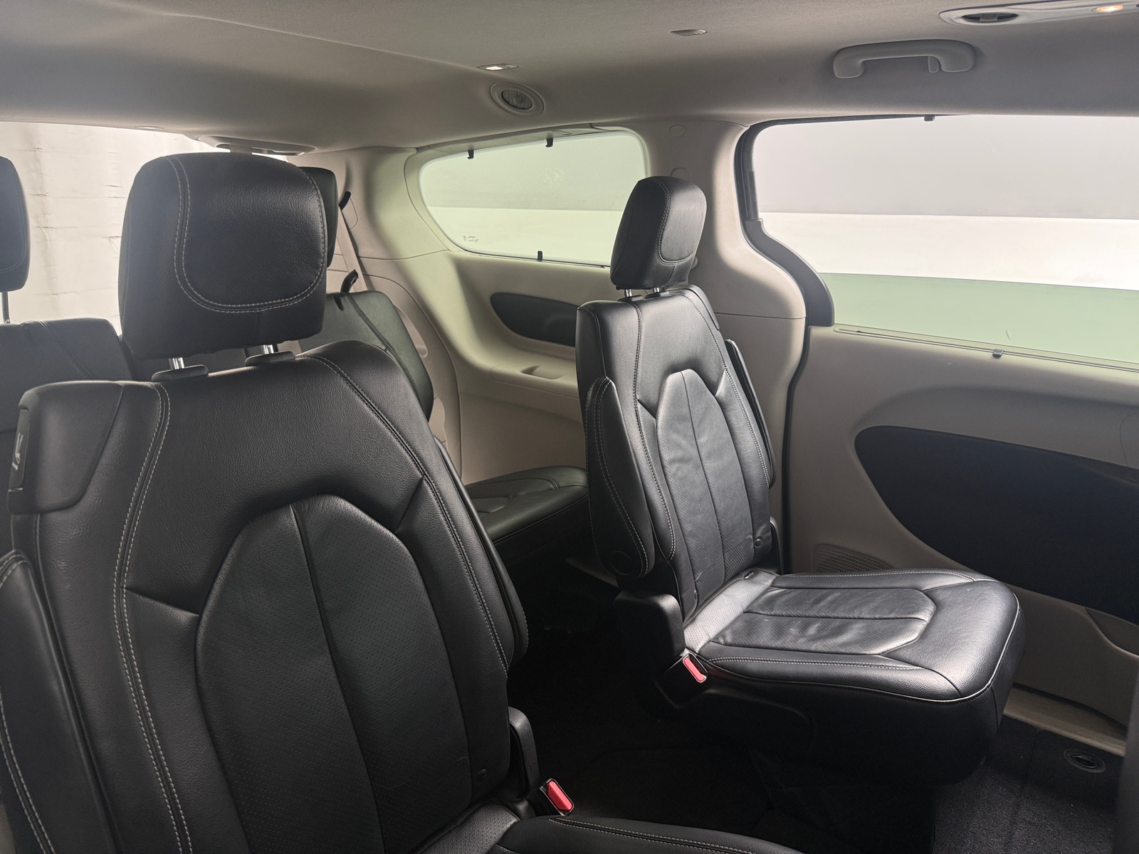 Thumbnail: 2022 Chrysler Pacifica - 5