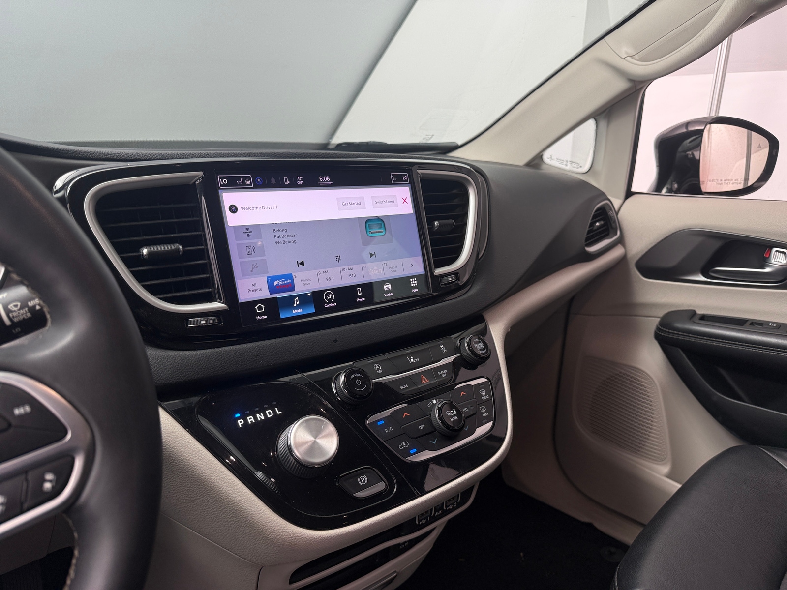 Thumbnail: 2022 Chrysler Pacifica - 3