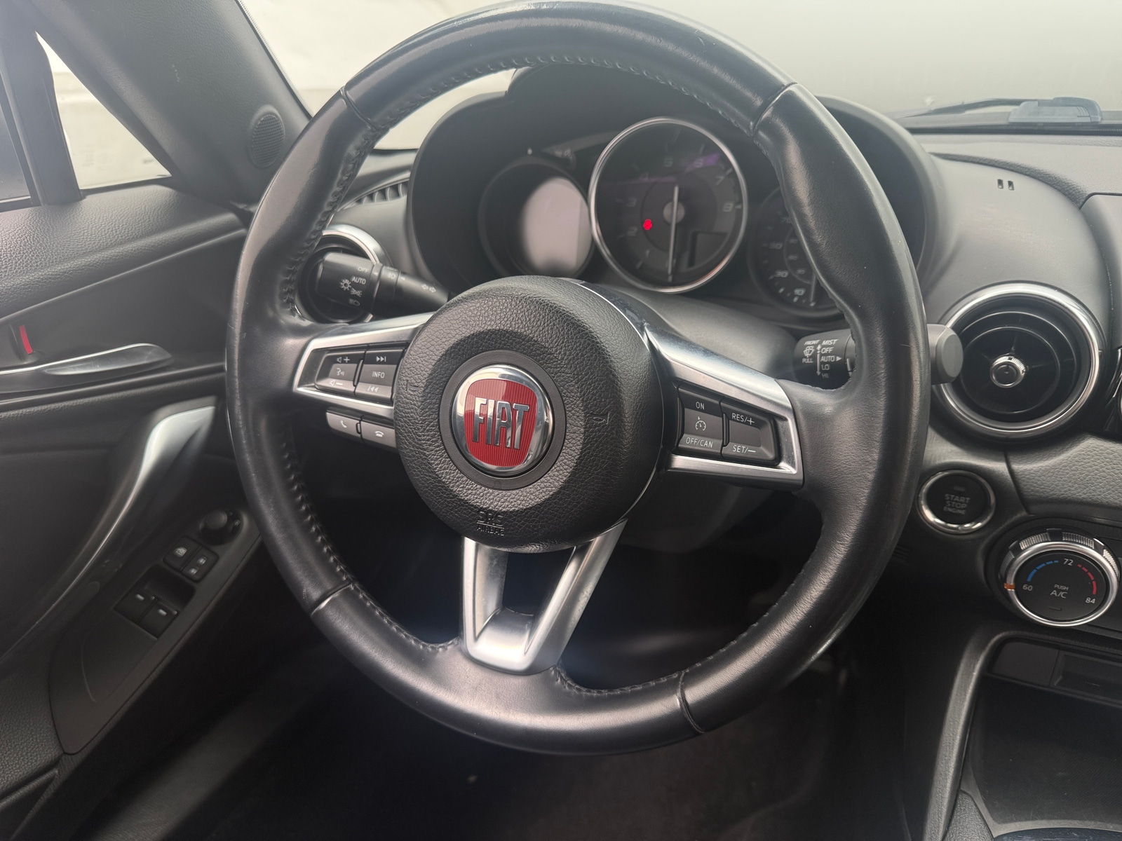 Thumbnail: 2017 Fiat 124 Spider - 4