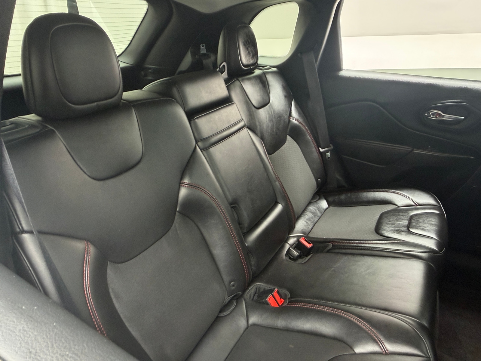 Thumbnail: 2019 Jeep Cherokee - 6