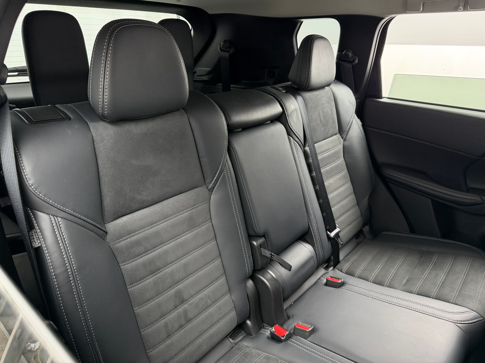 Thumbnail: 2025 Mitsubishi Outlander - 6