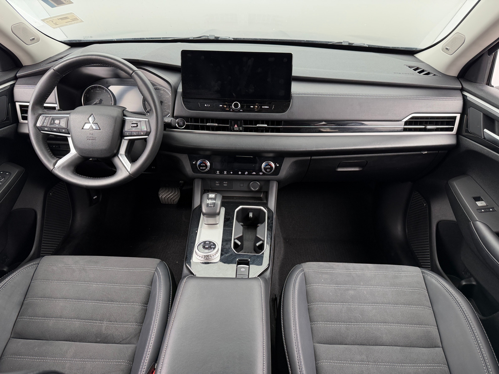 Thumbnail: 2025 Mitsubishi Outlander - 3