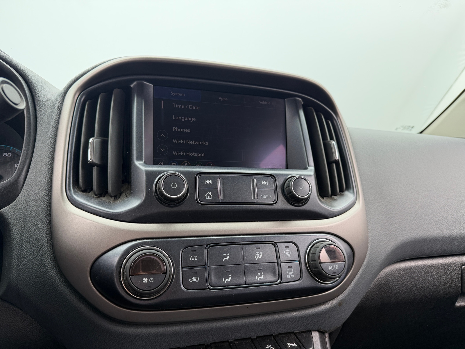 Thumbnail: 2019 Chevrolet Colorado - 3