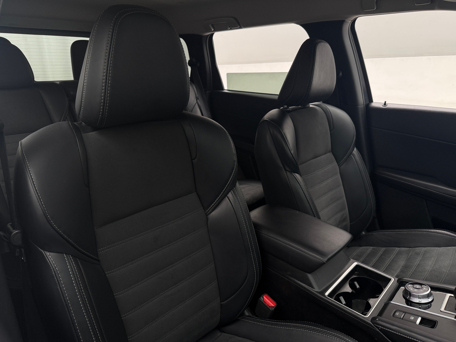 Thumbnail: 2024 Mitsubishi Outlander - 2