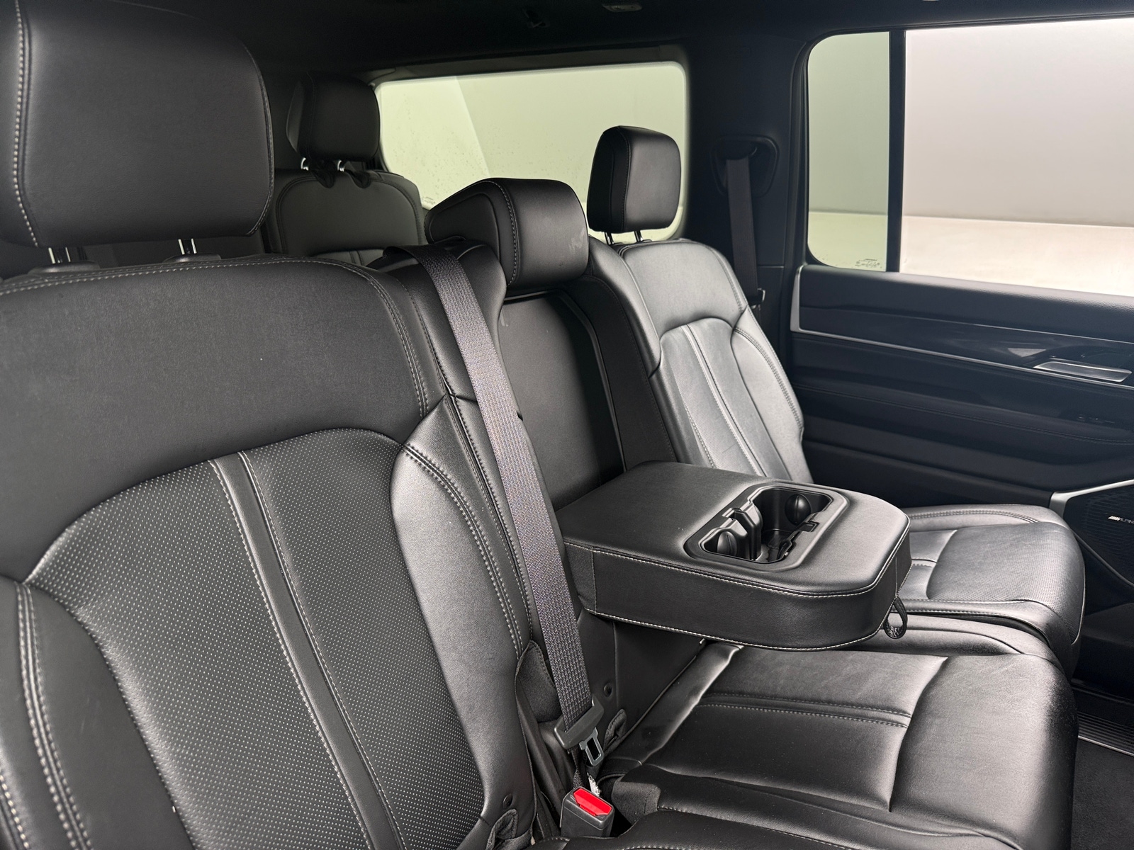 Thumbnail: 2023 Jeep Wagoneer - 5