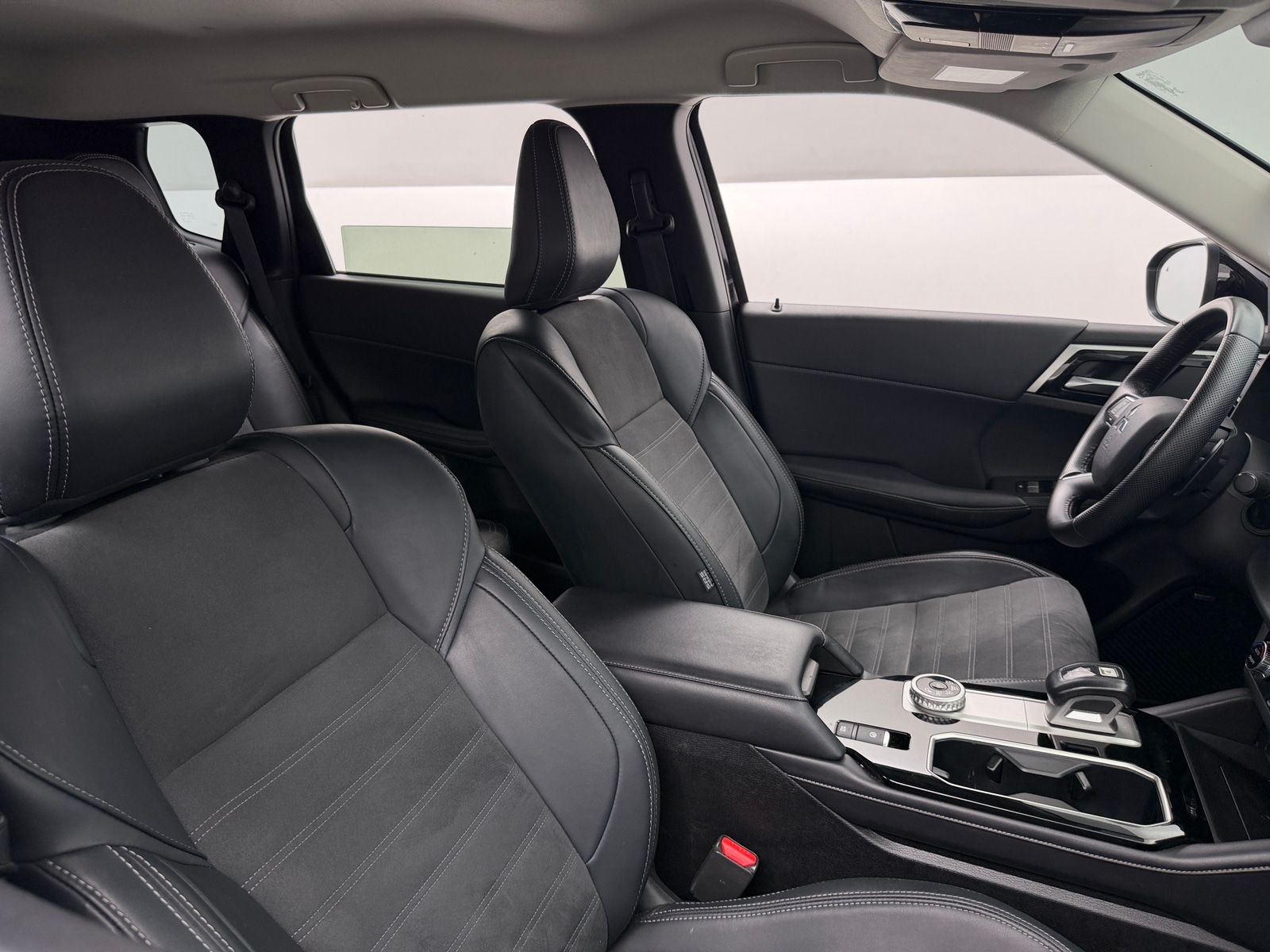 Thumbnail: 2025 Mitsubishi Outlander - 2