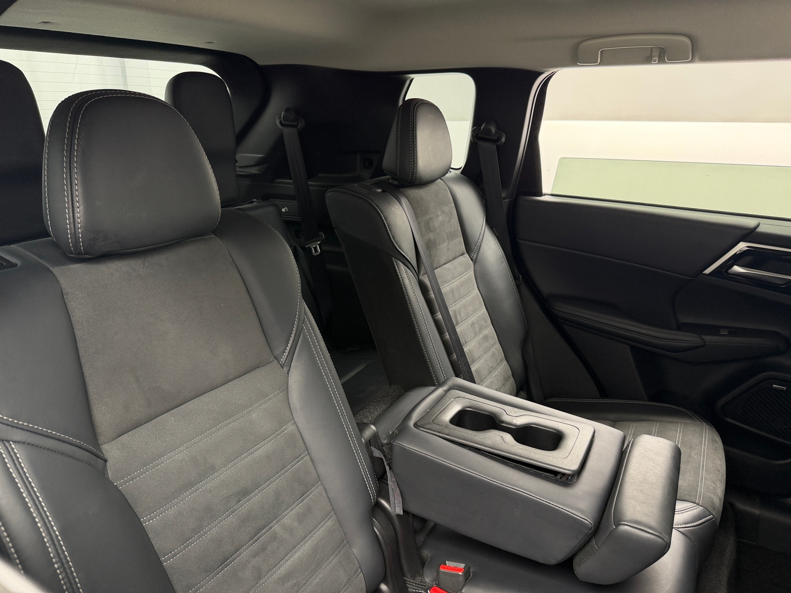 Thumbnail: 2025 Mitsubishi Outlander - 6