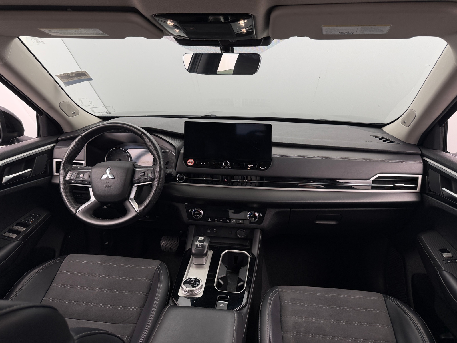 Thumbnail: 2025 Mitsubishi Outlander - 3