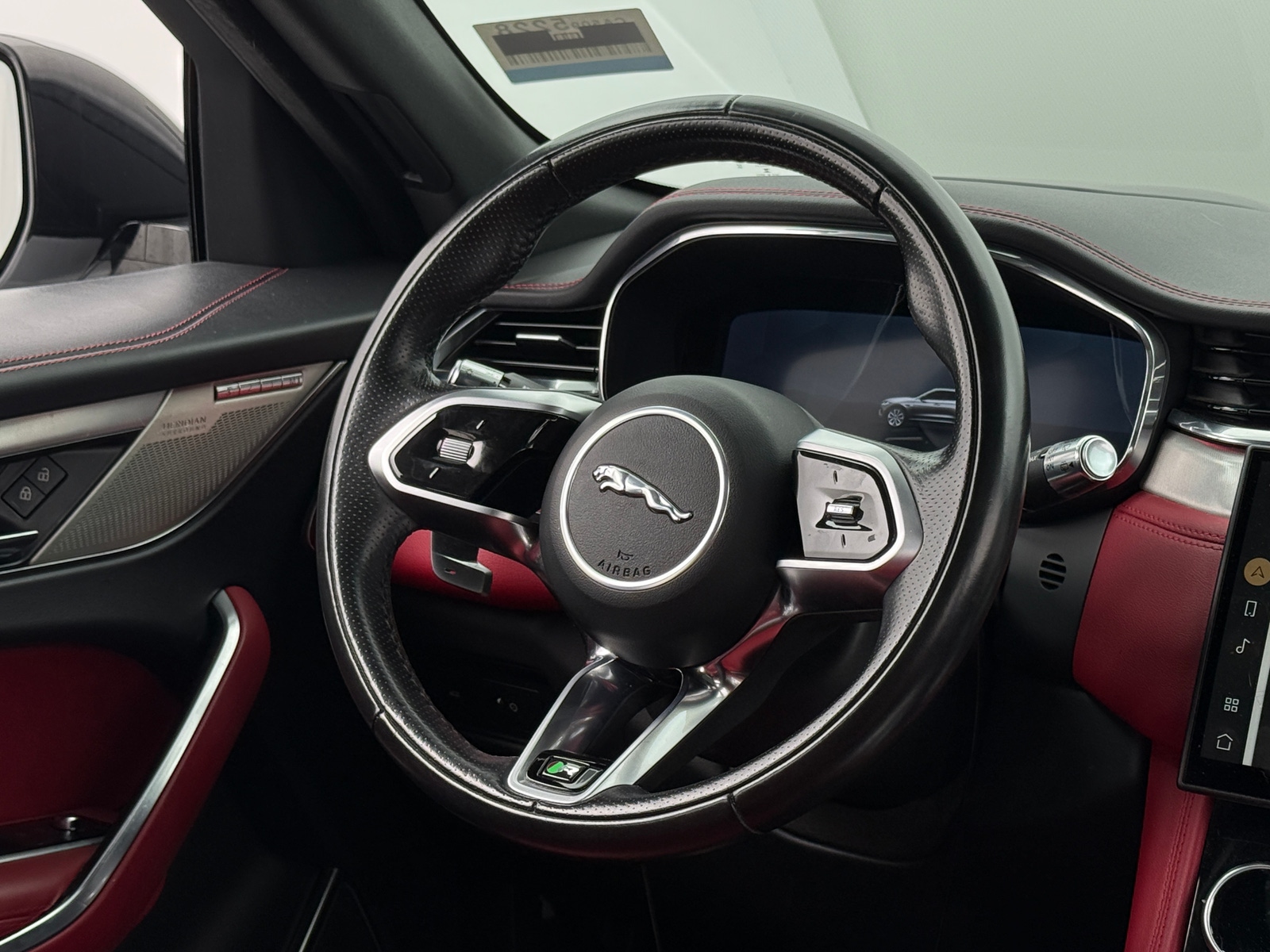 Thumbnail: 2021 Jaguar F-Pace - 4