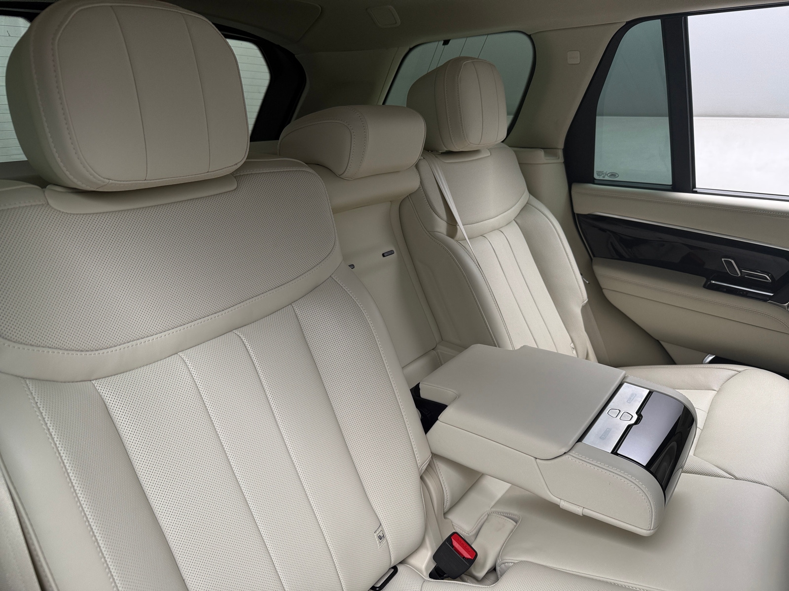 Thumbnail: 2024 Land Rover Range Rover - 5