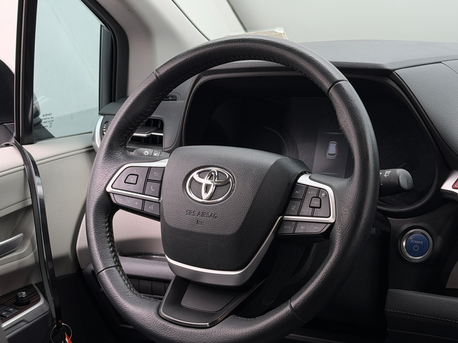 Thumbnail: 2022 Toyota Sienna - 4