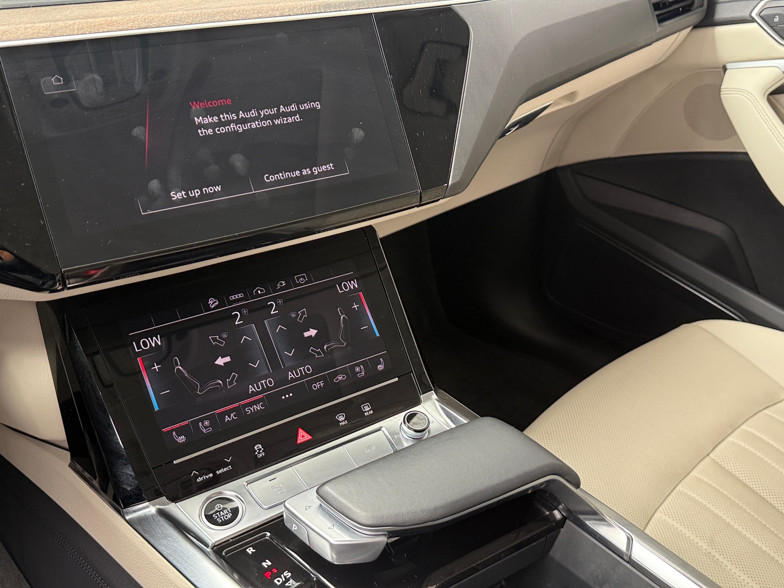 Thumbnail: 2024 Audi Q8 e-tron - 3