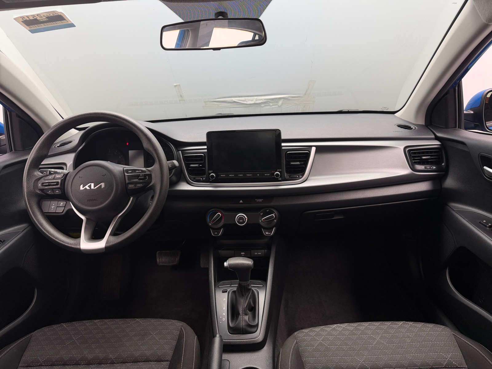 Thumbnail: 2023 Kia Rio - 3