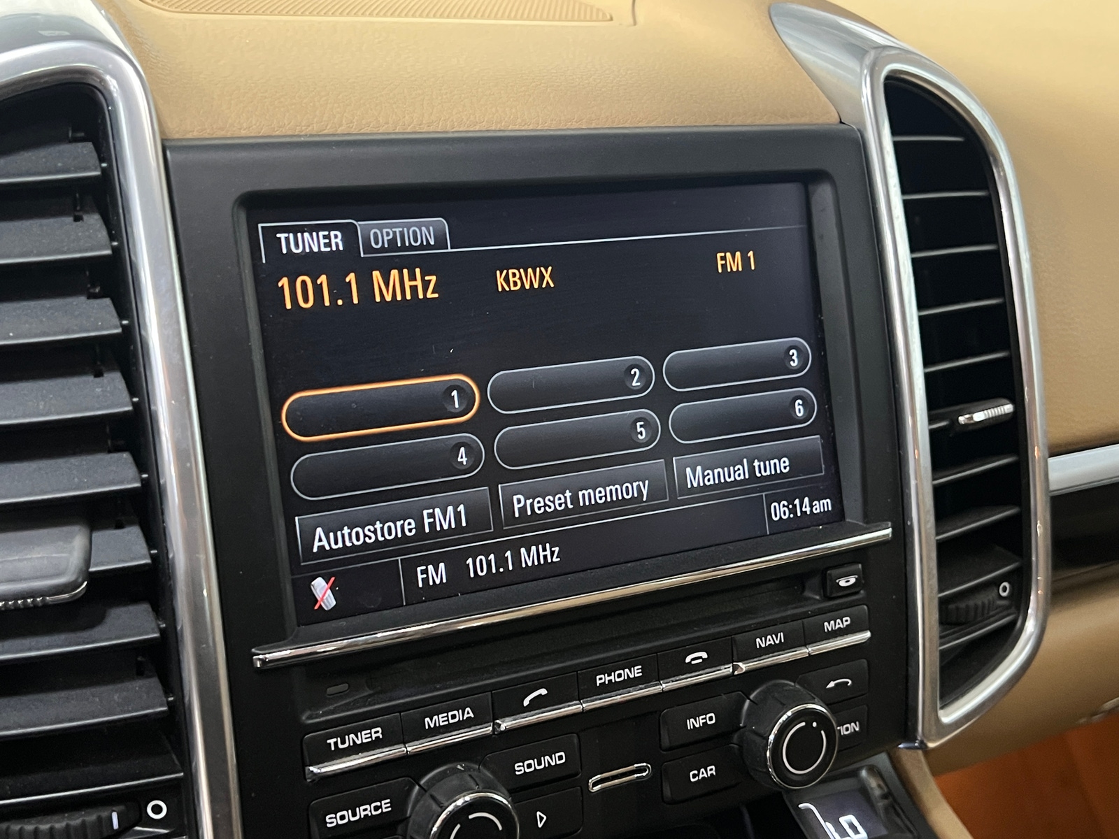 Thumbnail: 2012 Porsche Cayenne - 3