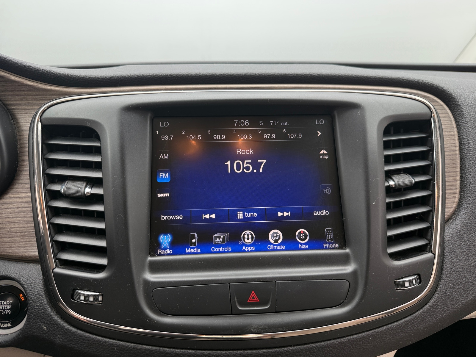 Thumbnail: 2015 Chrysler 200 - 3