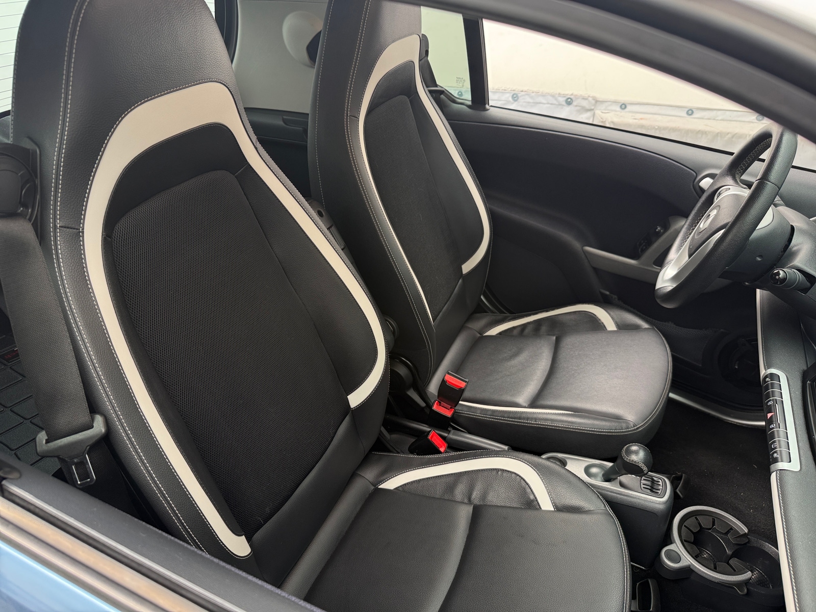 Thumbnail: 2015 smart fortwo - 2