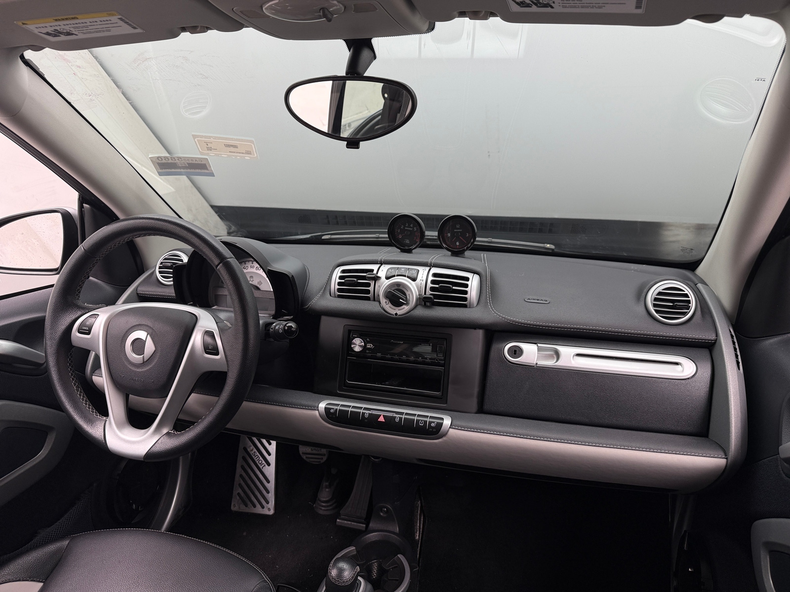 Thumbnail: 2015 smart fortwo - 3