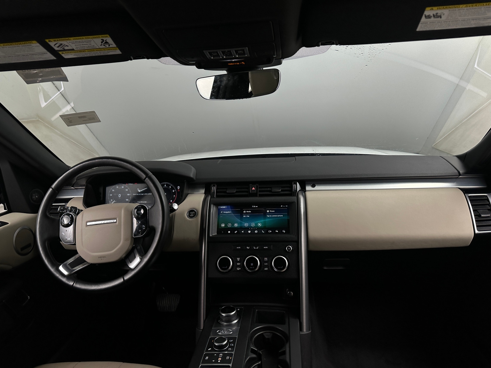 Thumbnail: 2020 Land Rover Discovery - 3