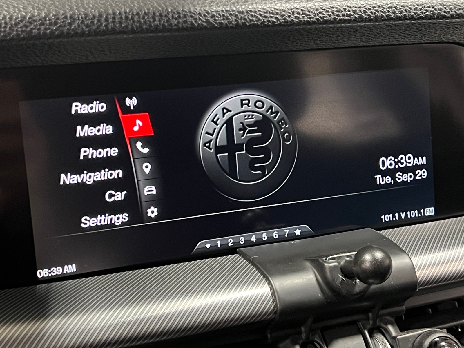 Thumbnail: 2019 Alfa Romeo Stelvio - 3