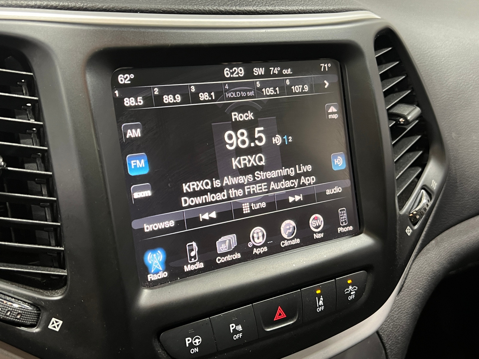 Thumbnail: 2015 Jeep Cherokee - 3