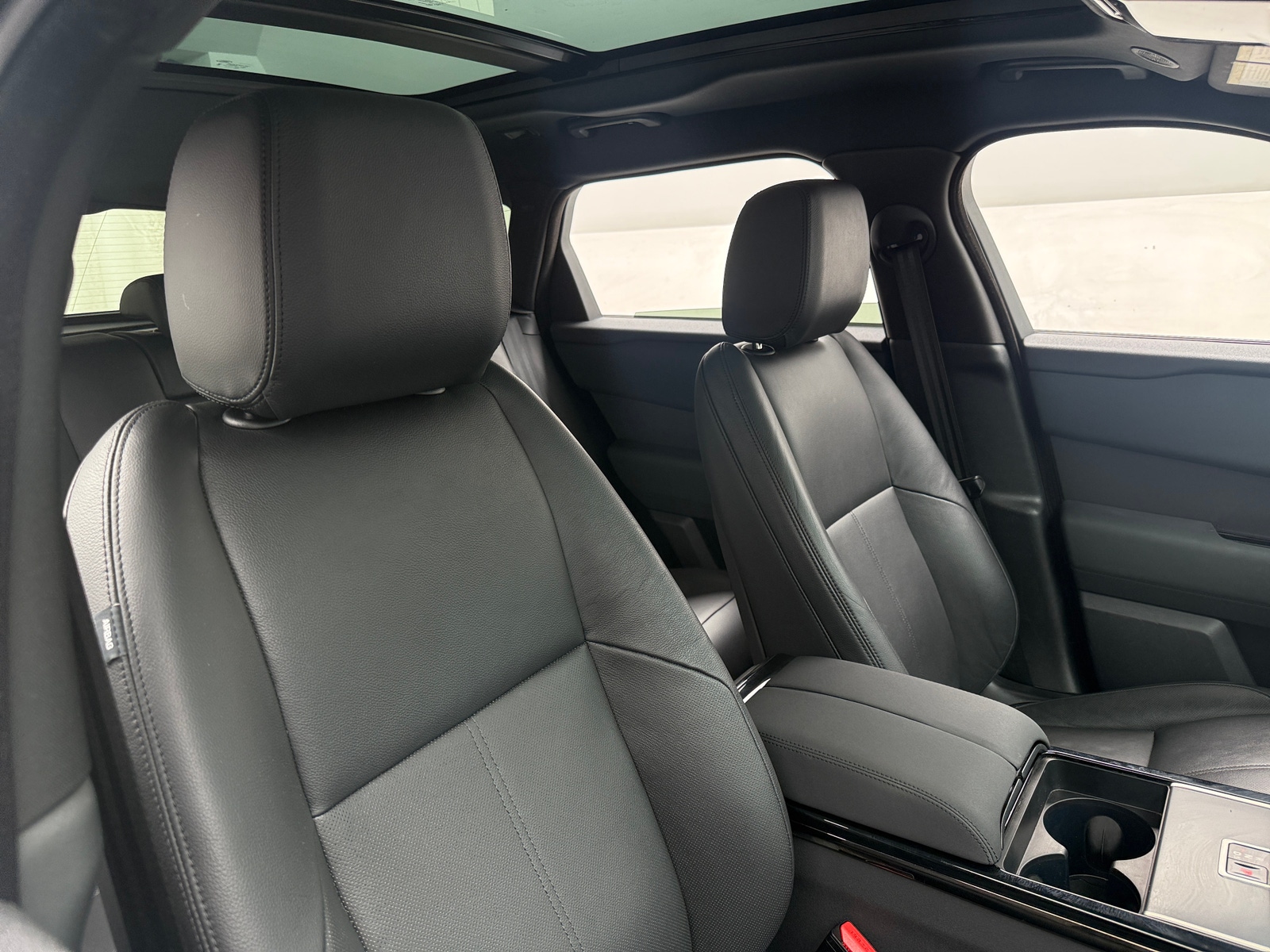 Thumbnail: 2025 Land Rover Range Rover Velar - 2